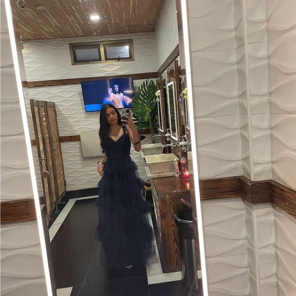 BCBG Size 0. Used only one day for a few hours - Picture 4 of 8